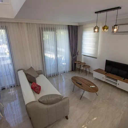 Willa Modern Newly Built 4 Bedroom With Pool And Garden In Central Hisaronu