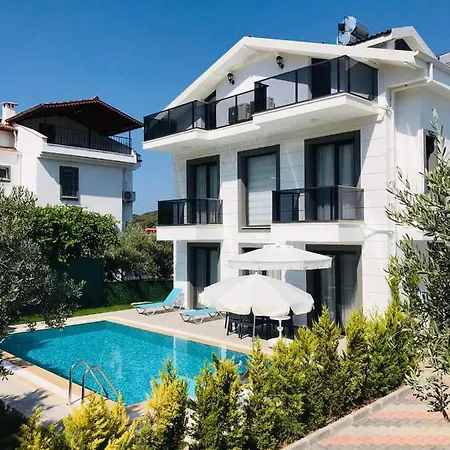 빌라 Modern Newly Built 4 Bedroom With Pool And Garden In Central Hisaronu 페티예