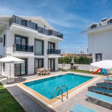 Willa Modern Newly Built 4 Bedroom With Pool And Garden In Central Hisaronu *